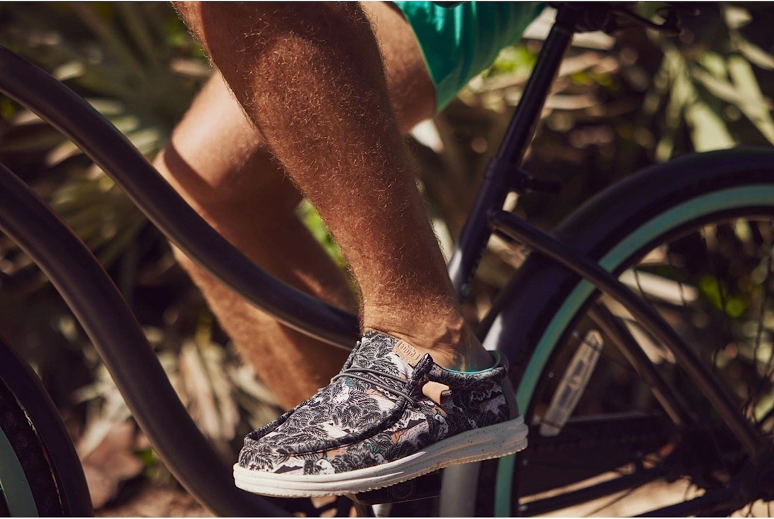 HEYDUDE Men's Wally H2O Tropical Shoe in Black Tropical